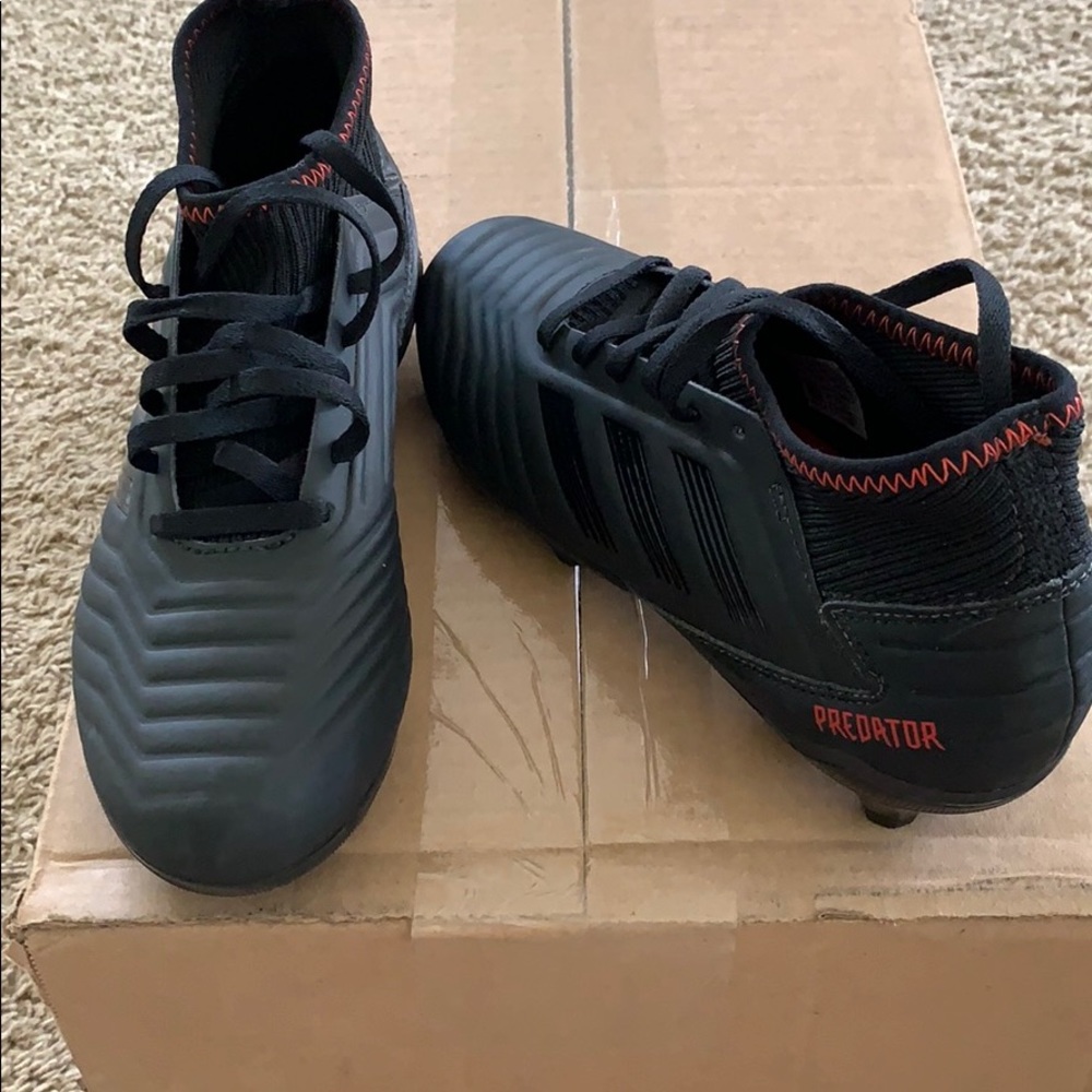 Adidas Youth Predator soccer shoes size 3